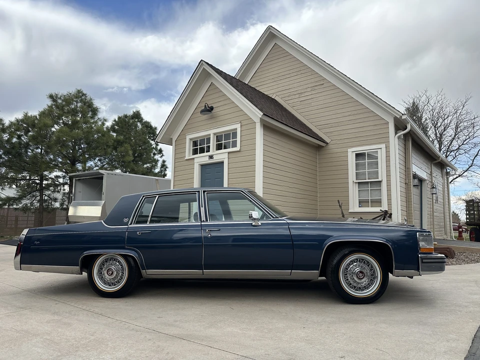 1988 Cadillac Brougham - Image 5 of 31