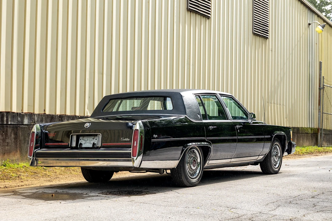 1988 Cadillac Brougham - Image 10 of 31
