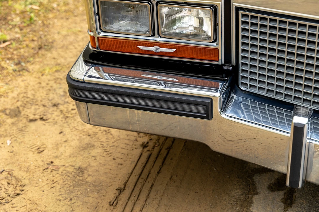 1988 Cadillac Brougham - Image 23 of 31