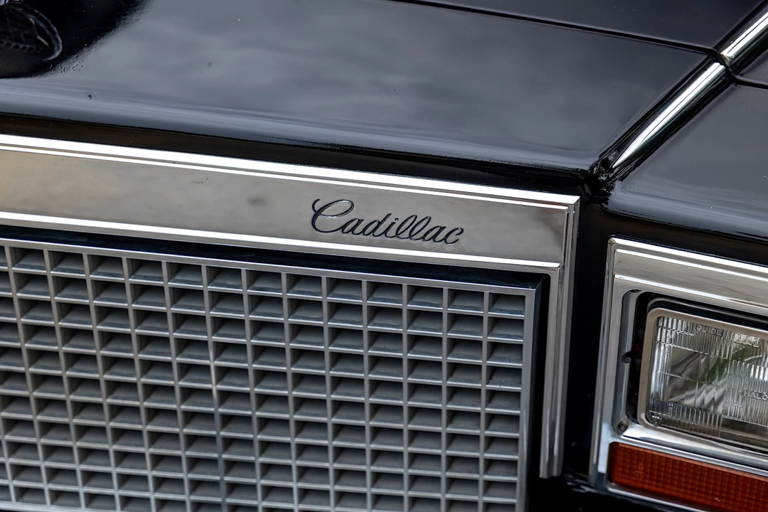 1988 Cadillac Brougham - Image 17 of 31
