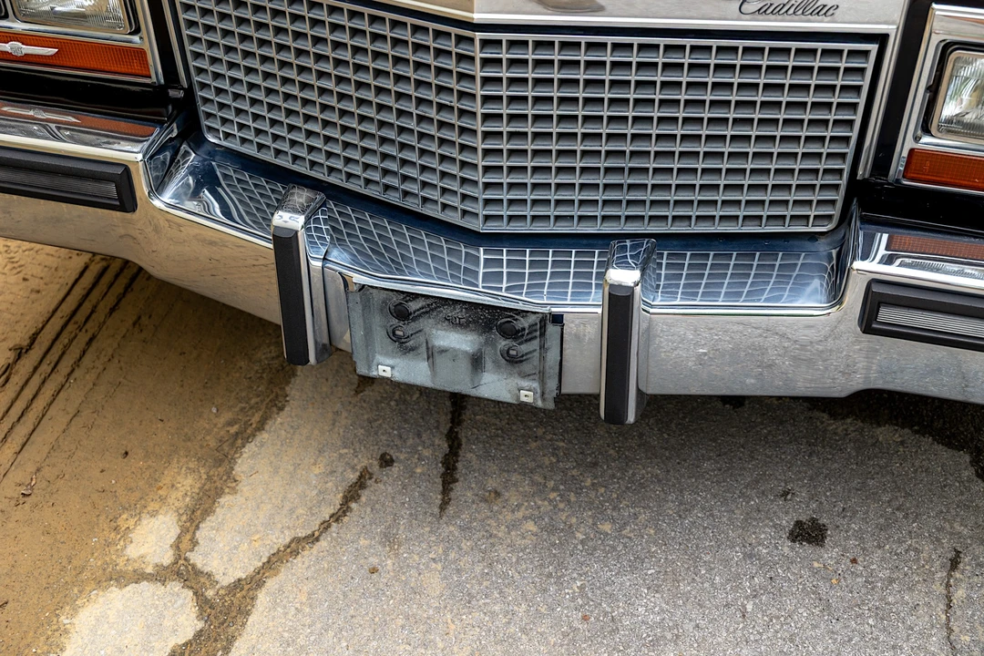 1988 Cadillac Brougham - Image 22 of 31