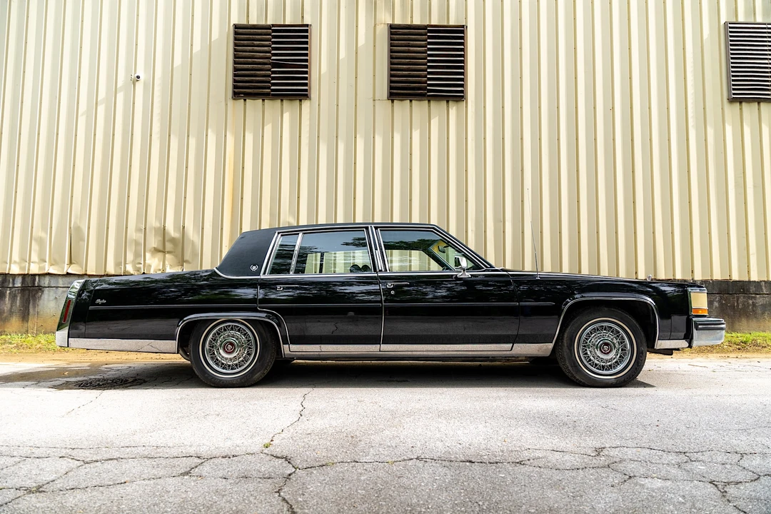1988 Cadillac Brougham - Image 9 of 31