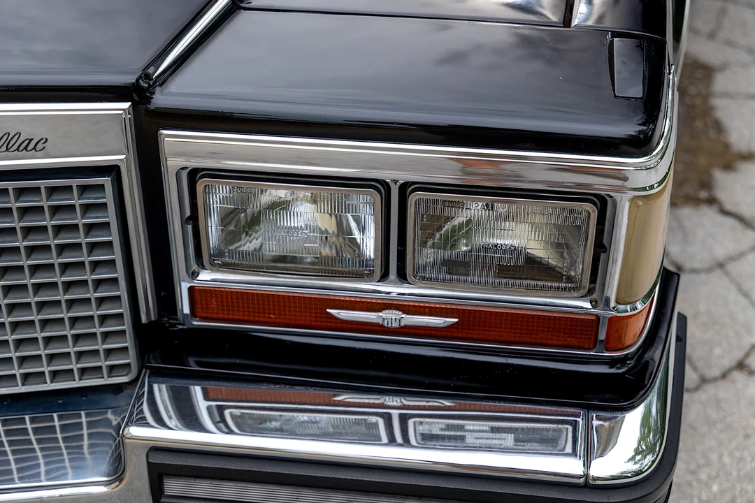 1988 Cadillac Brougham - Image 18 of 31