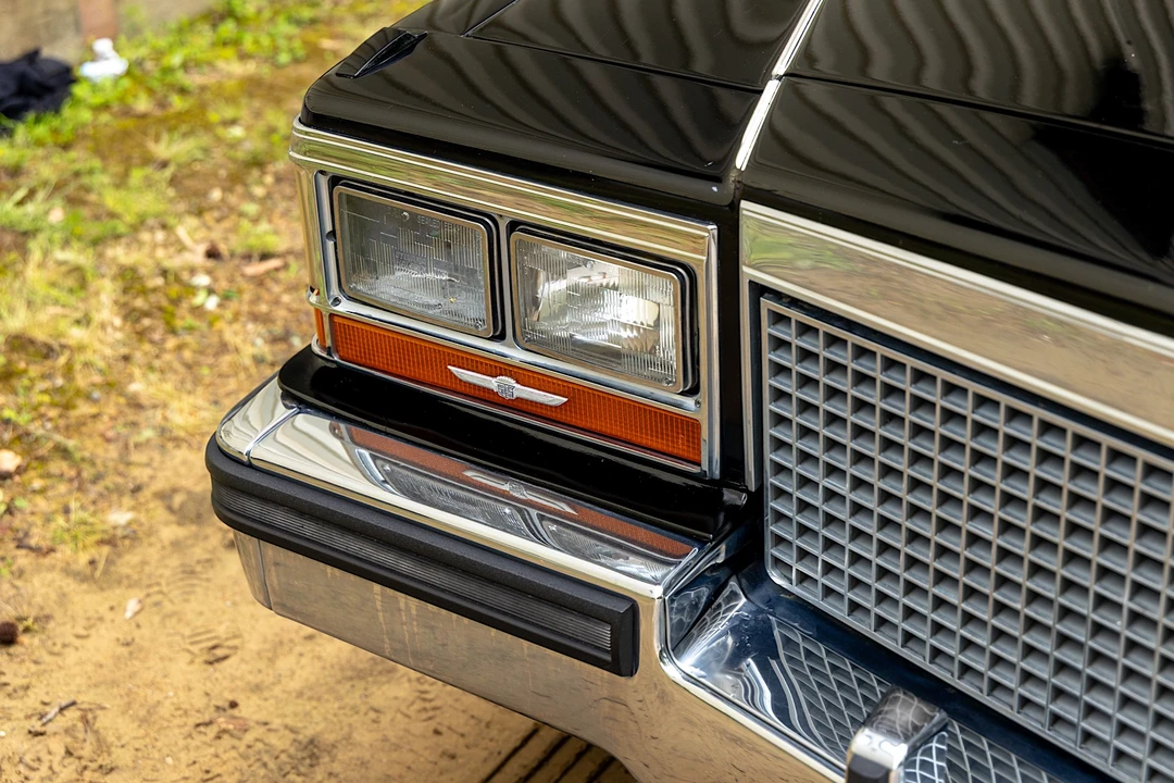 1988 Cadillac Brougham - Image 21 of 31