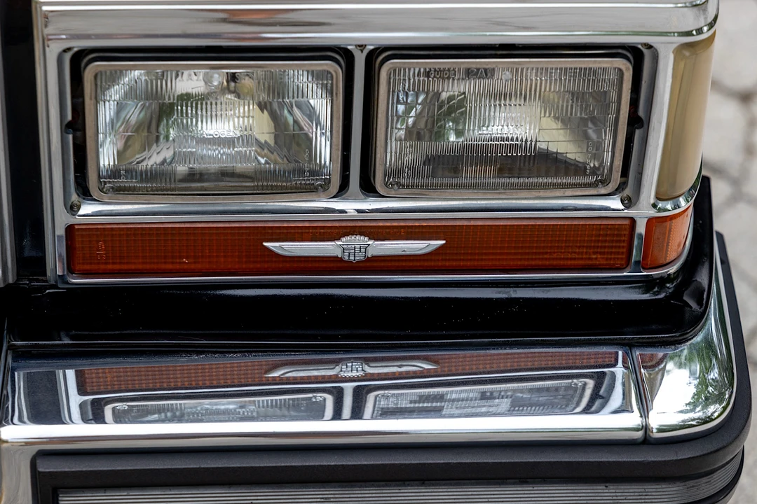 1988 Cadillac Brougham - Image 26 of 31