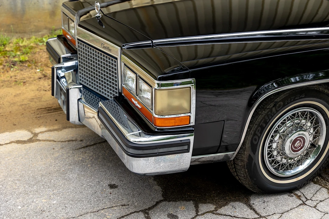 1988 Cadillac Brougham - Image 27 of 31