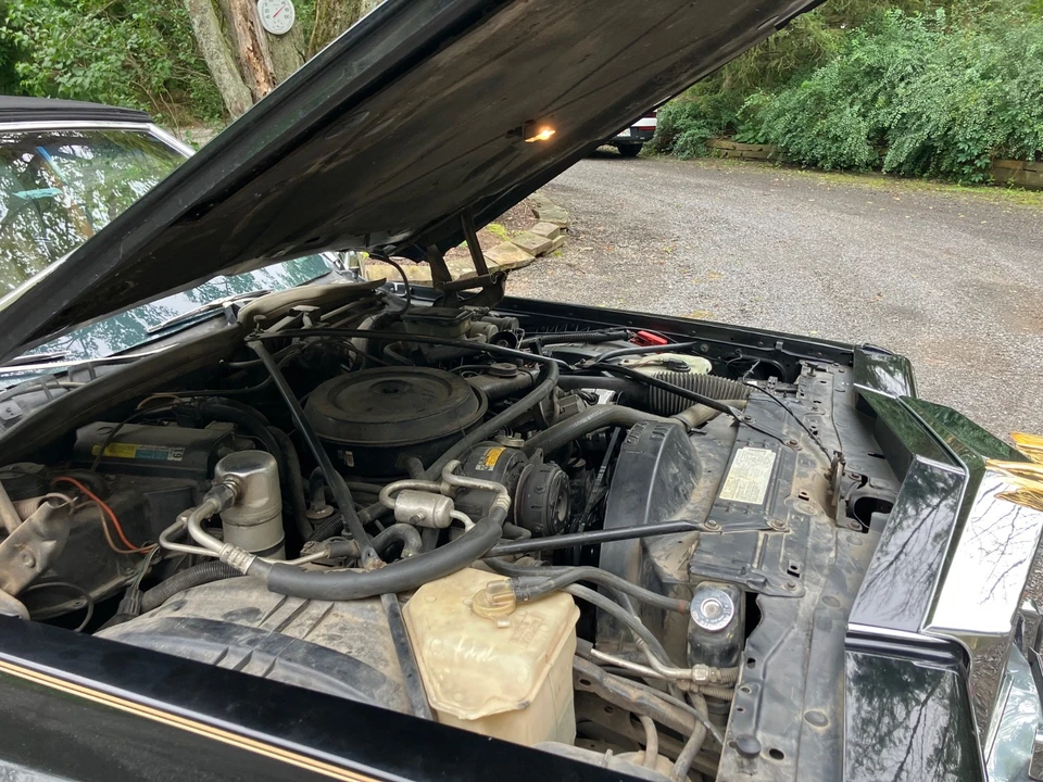1988 Cadillac Brougham - Image 9 of 12