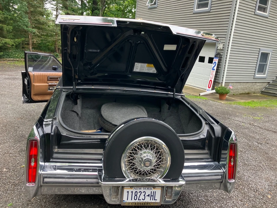 1988 Cadillac Brougham - Image 5 of 12