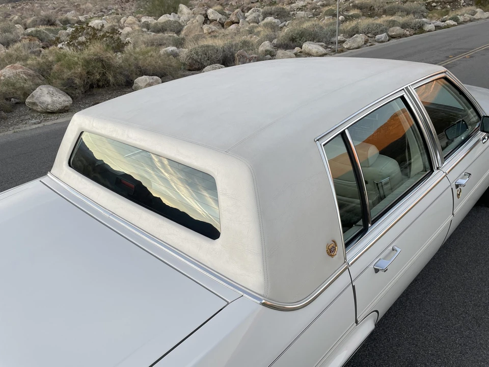 1988 Cadillac Brougham - Image 23 of 31