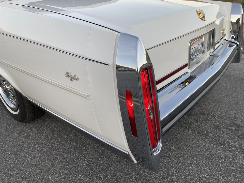 1988 Cadillac Brougham - Image 21 of 31