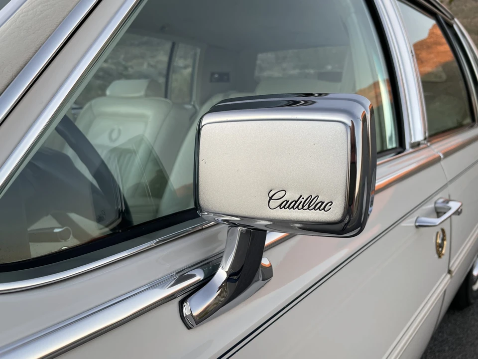 1988 Cadillac Brougham - Image 24 of 31