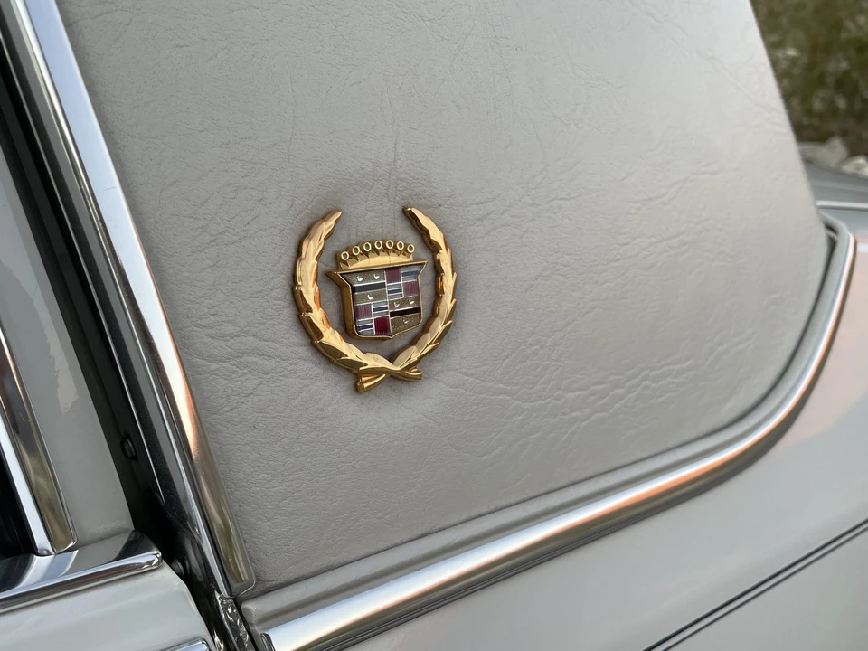 1988 Cadillac Brougham - Image 30 of 31