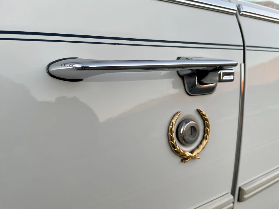 1988 Cadillac Brougham - Image 27 of 31