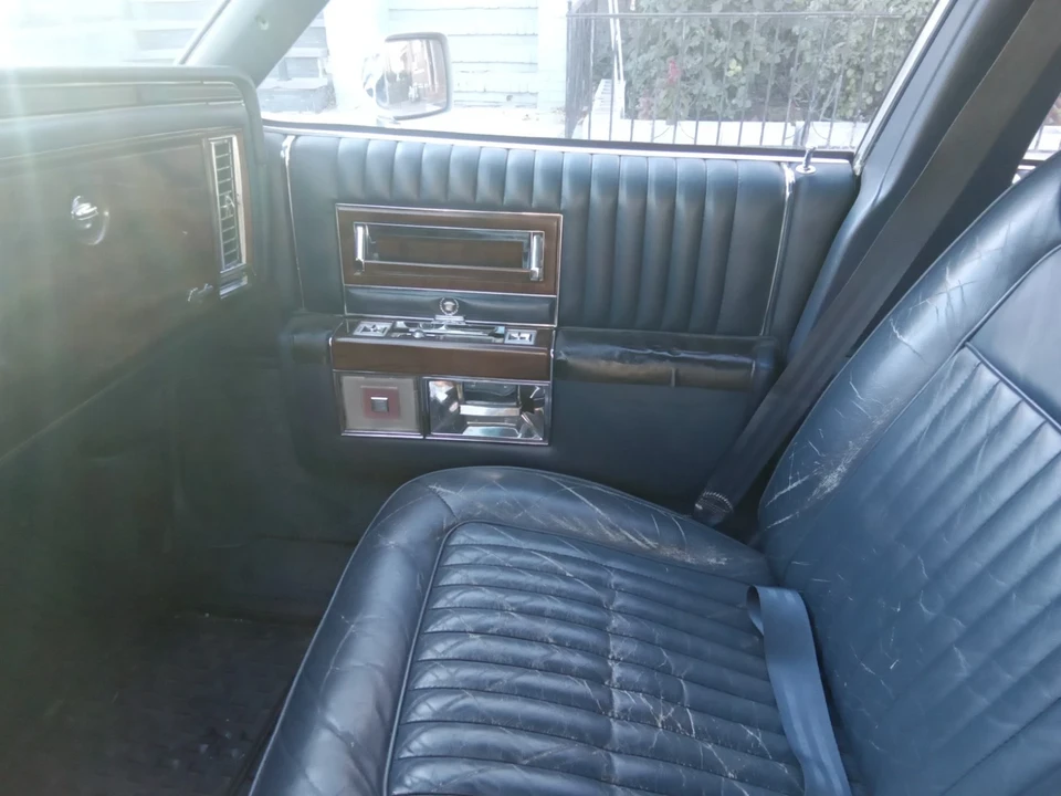 1988 Cadillac Brougham - Image 18 of 21