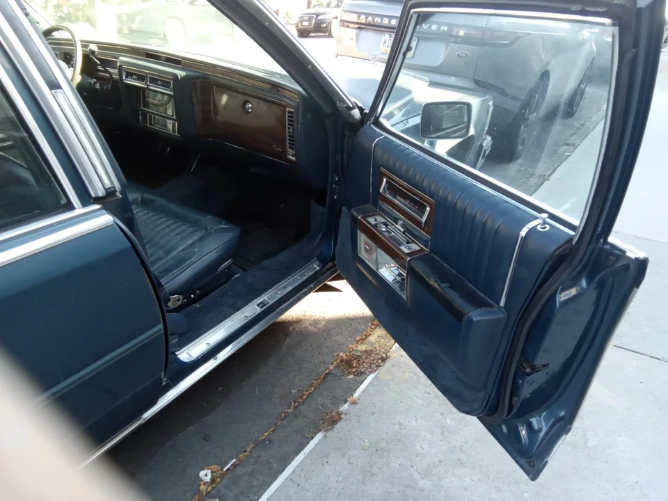 1988 Cadillac Brougham - Image 14 of 21