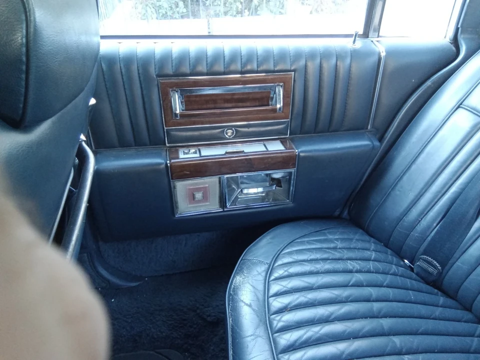 1988 Cadillac Brougham - Image 17 of 21