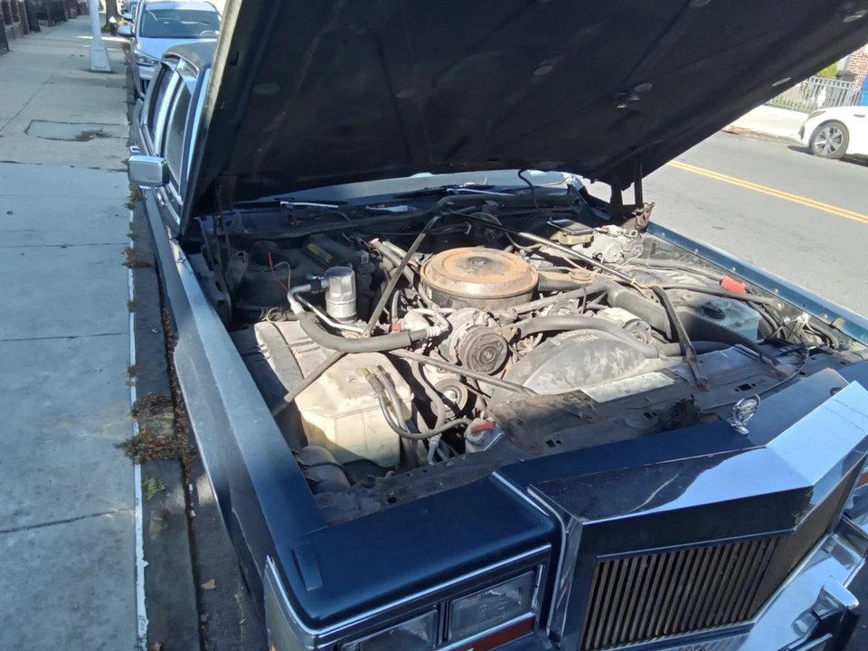 1988 Cadillac Brougham - Image 9 of 21