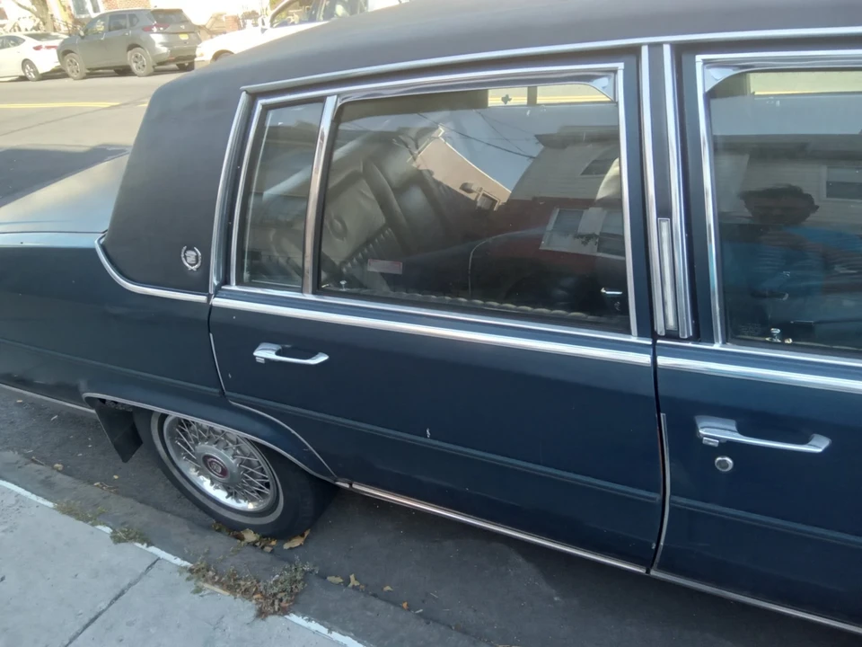 1988 Cadillac Brougham - Image 3 of 21