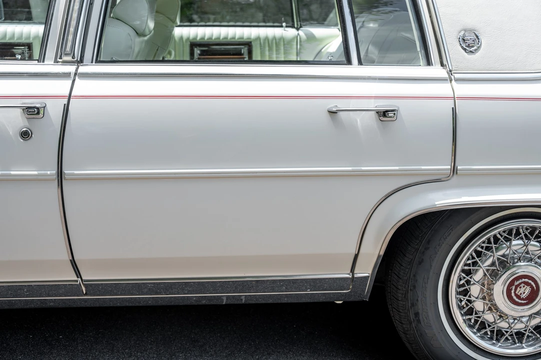 1988 Cadillac Brougham - Image 30 of 31