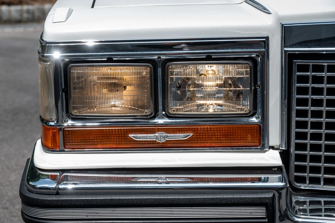 1988 Cadillac Brougham - Image 18 of 31