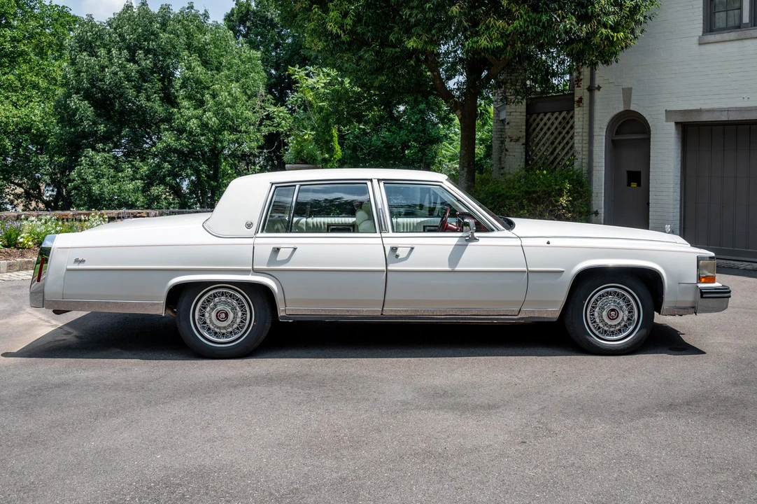 1988 Cadillac Brougham - Image 15 of 31