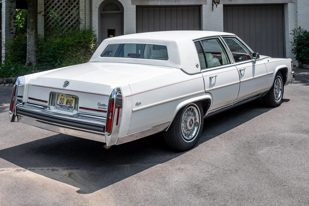 1988 Cadillac Brougham - Image 14 of 31