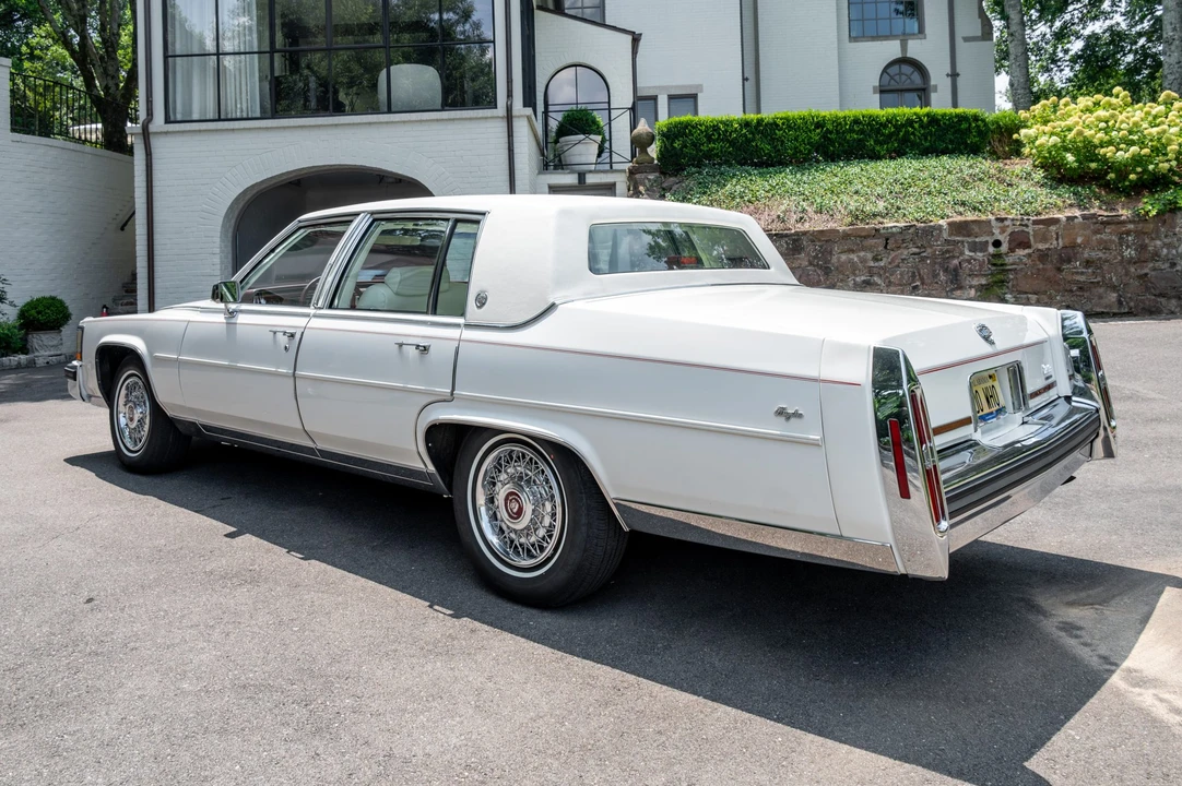 1988 Cadillac Brougham - Image 11 of 31