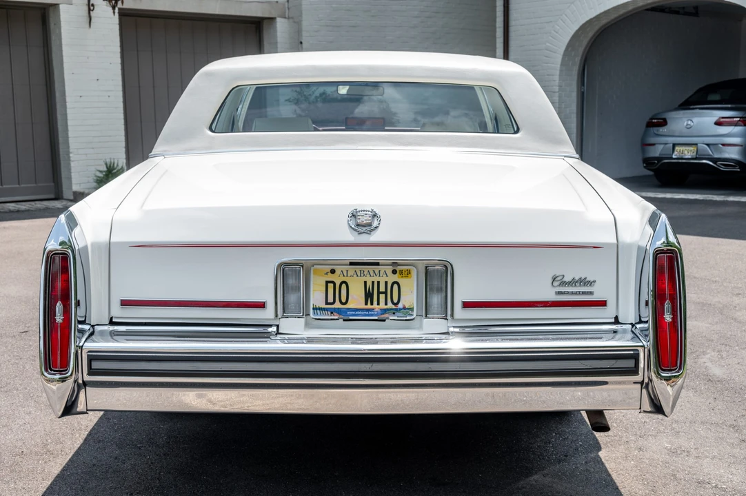 1988 Cadillac Brougham - Image 13 of 31