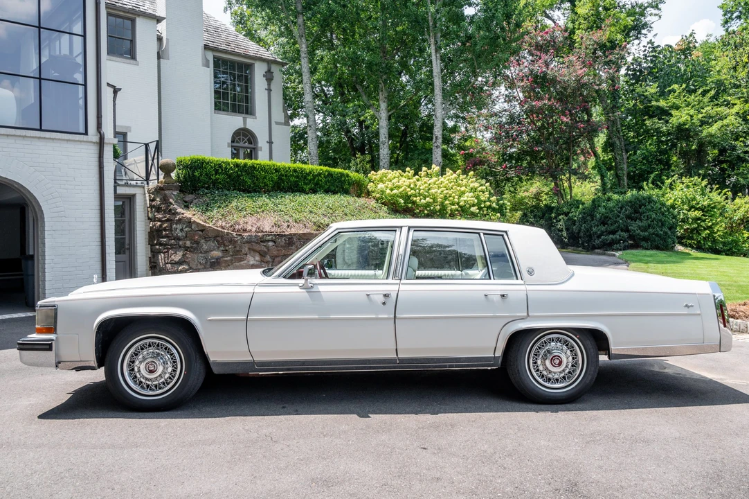 1988 Cadillac Brougham - Image 10 of 31