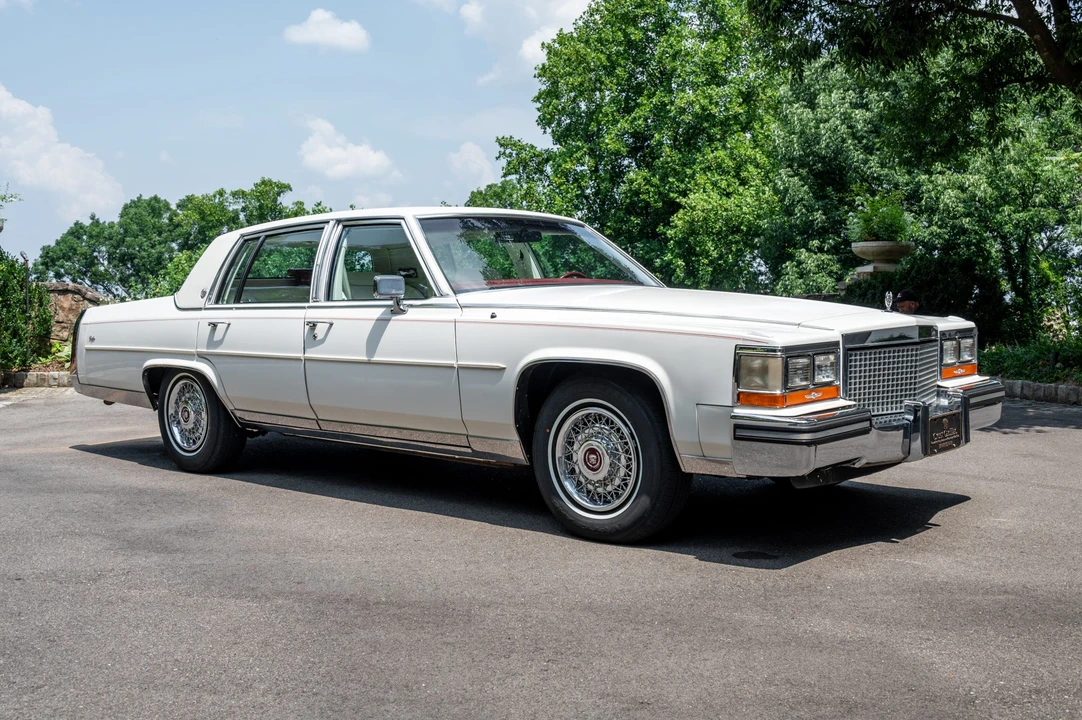 1988 Cadillac Brougham - Image 16 of 31