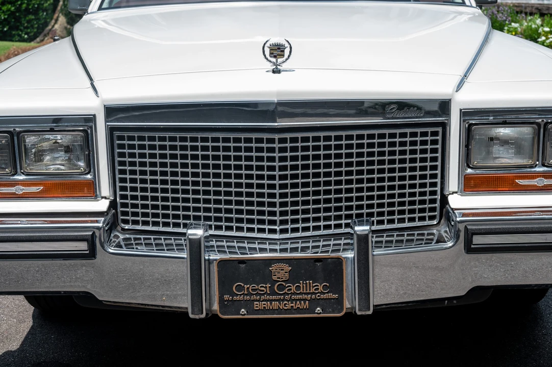 1988 Cadillac Brougham - Image 19 of 31