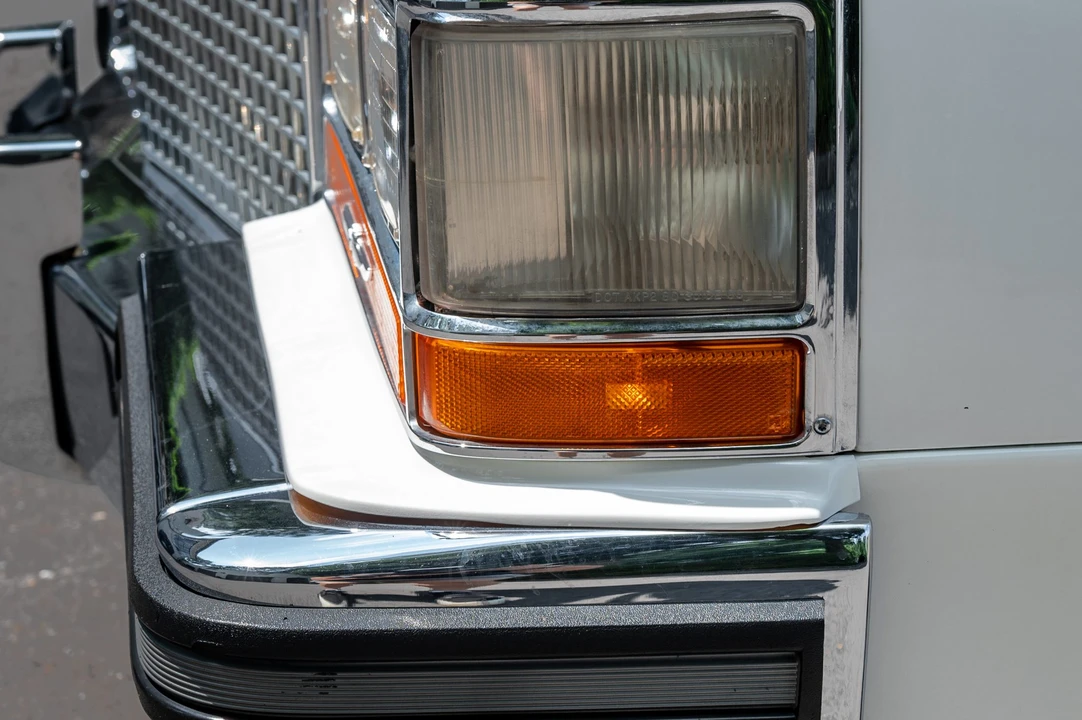 1988 Cadillac Brougham - Image 23 of 31