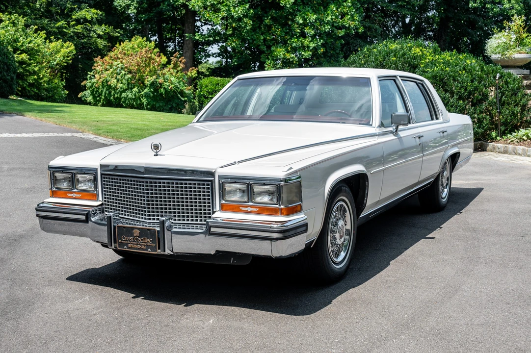 1988 Cadillac Brougham - Image 9 of 31