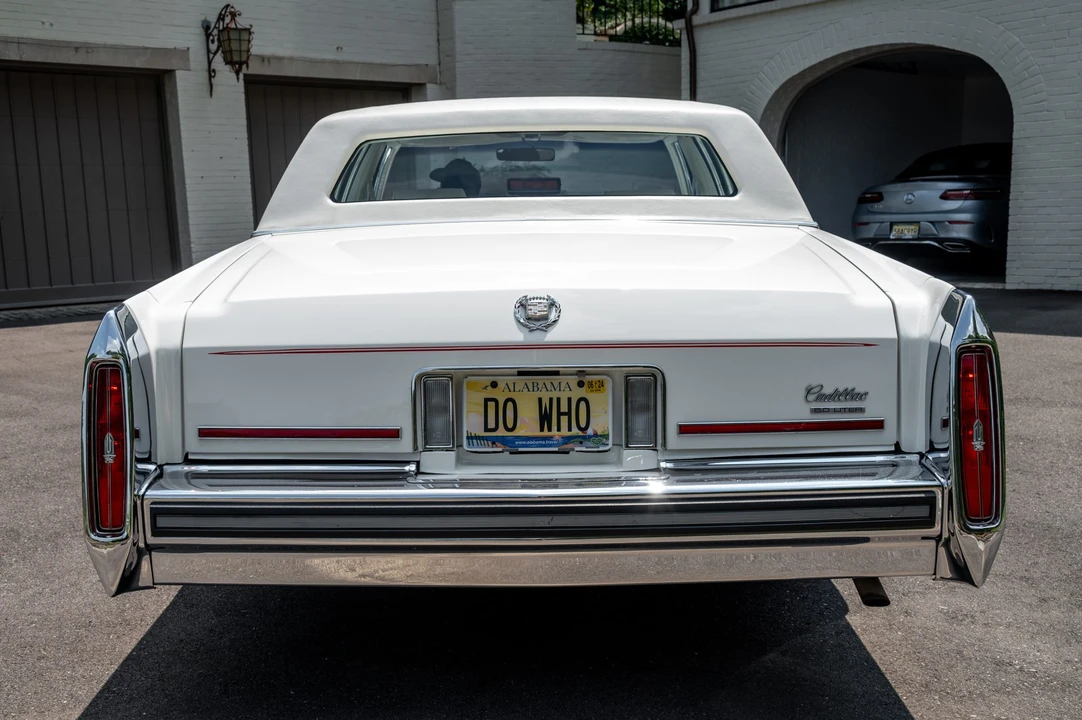 1988 Cadillac Brougham - Image 12 of 31