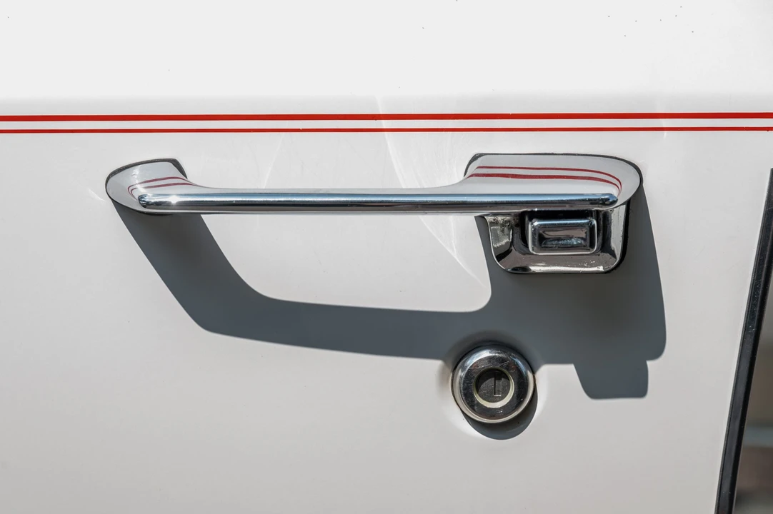 1988 Cadillac Brougham - Image 29 of 31