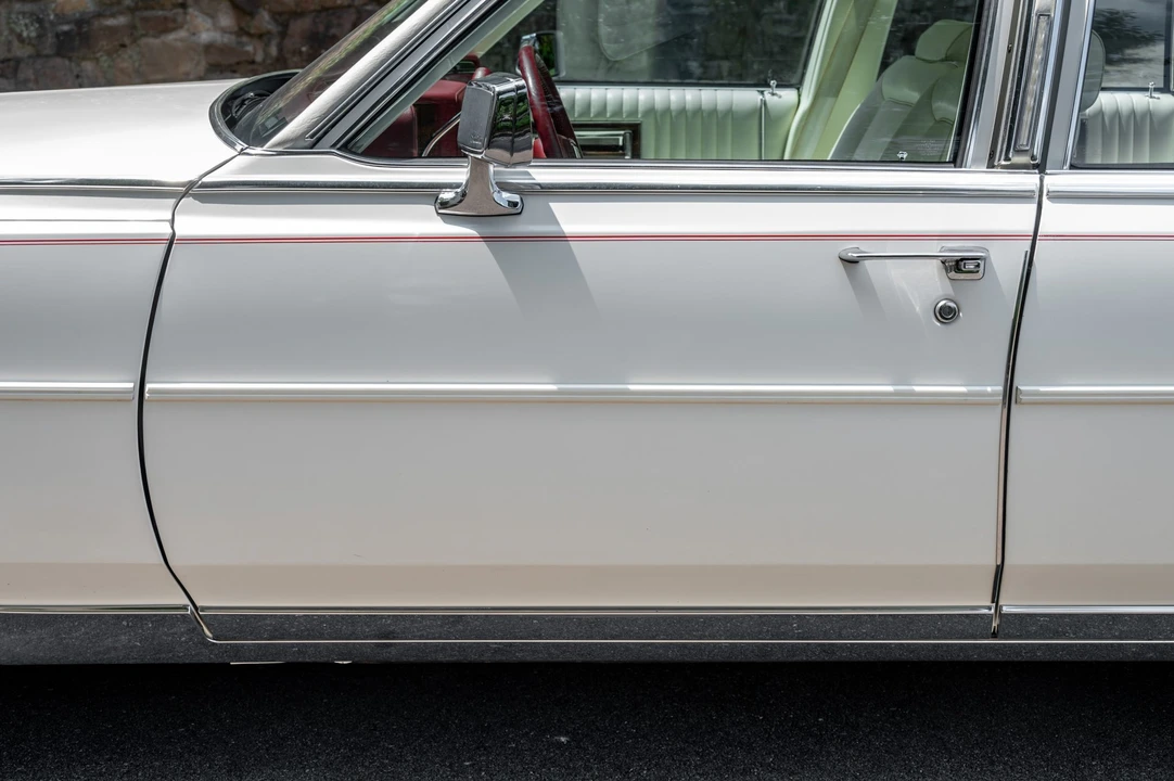 1988 Cadillac Brougham - Image 28 of 31