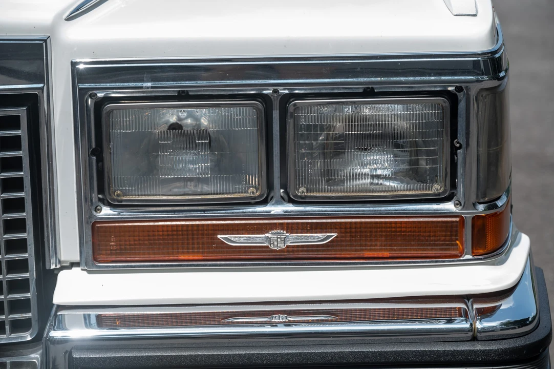 1988 Cadillac Brougham - Image 22 of 31