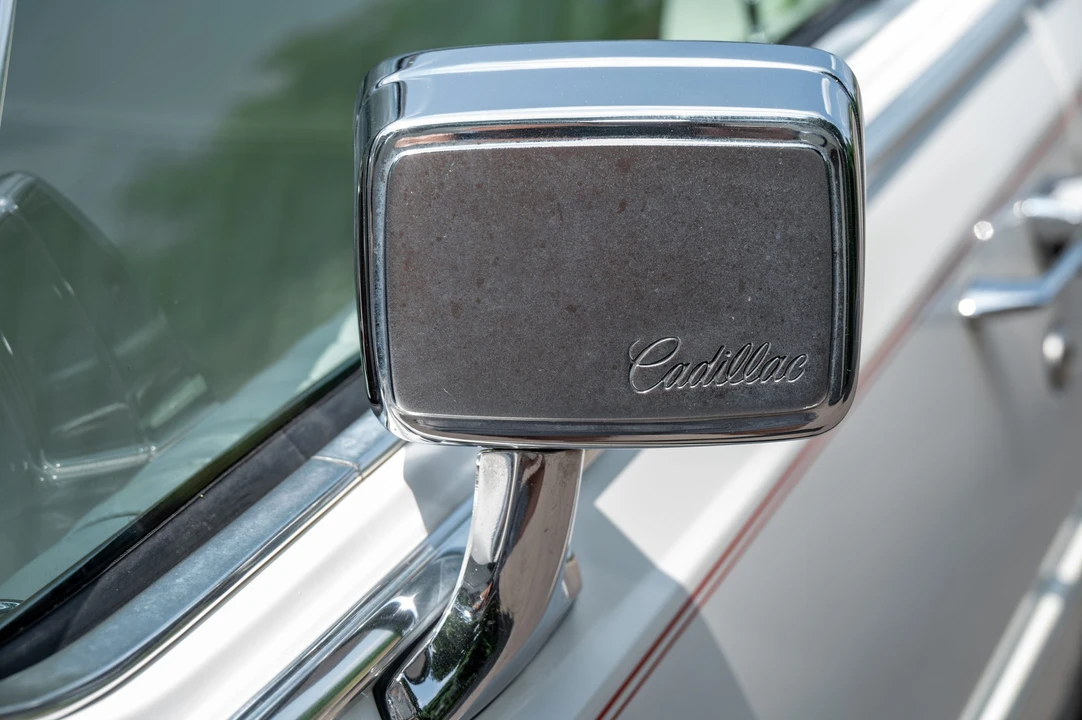 1988 Cadillac Brougham - Image 26 of 31