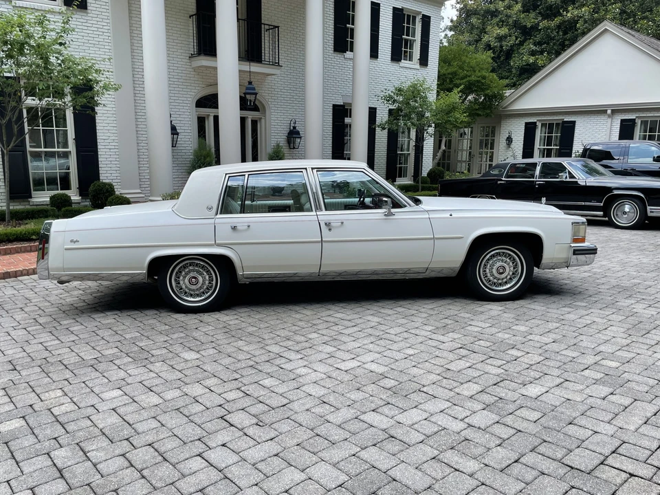 1988 Cadillac Brougham - Image 6 of 31