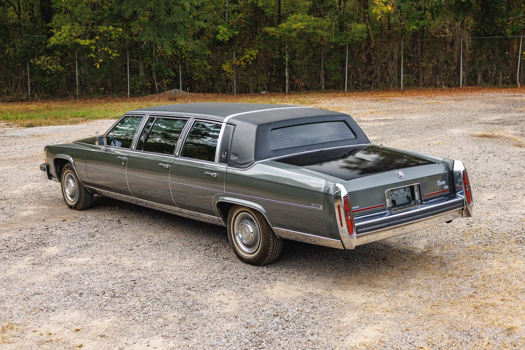 1988 Cadillac Brougham - Image 3 of 31