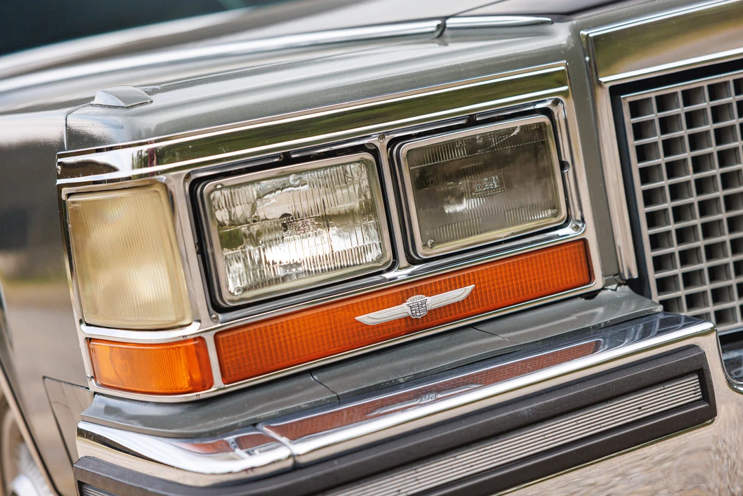 1988 Cadillac Brougham - Image 11 of 31