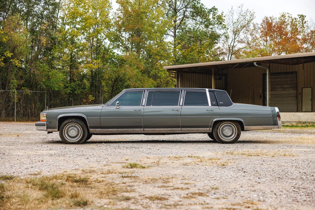 1988 Cadillac Brougham - Image 2 of 31