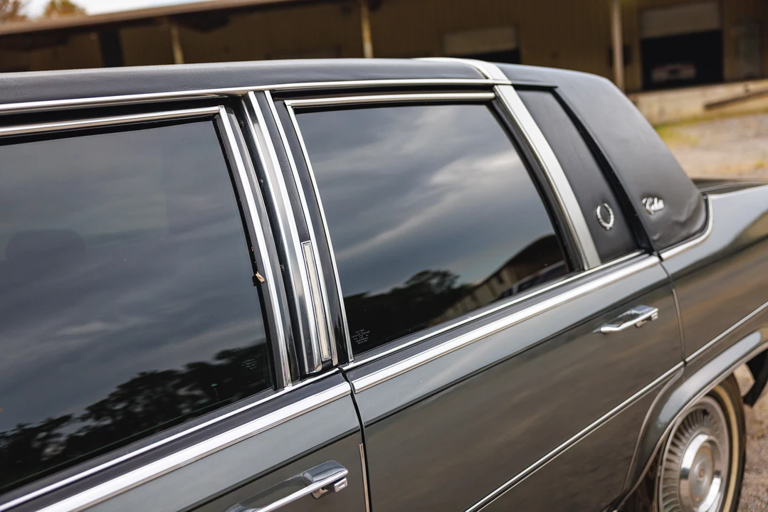 1988 Cadillac Brougham - Image 30 of 31