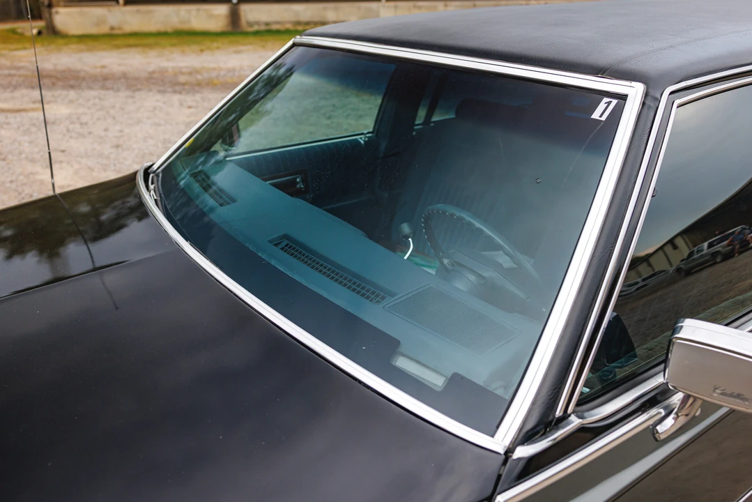 1988 Cadillac Brougham - Image 28 of 31
