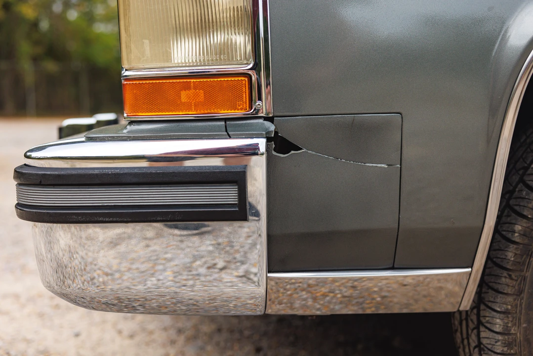 1988 Cadillac Brougham - Image 24 of 31