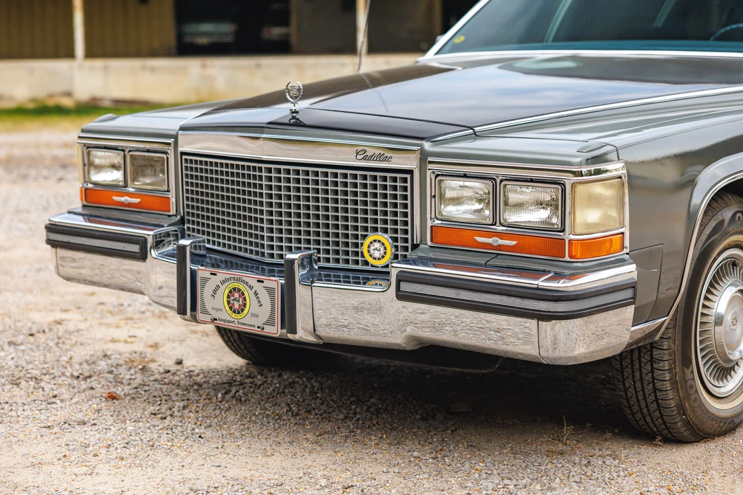 1988 Cadillac Brougham - Image 11 of 31