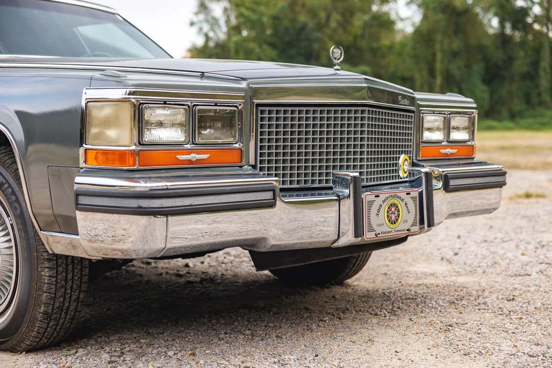 1988 Cadillac Brougham - Image 12 of 31