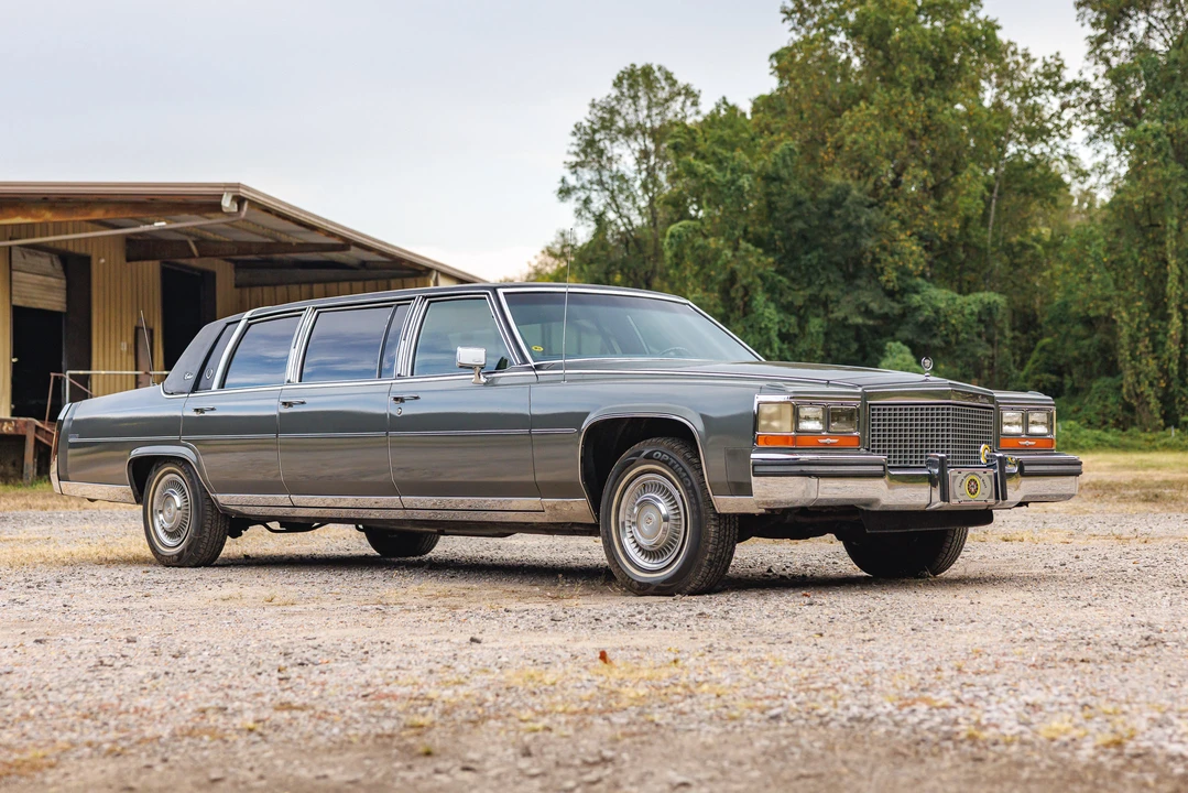 1988 Cadillac Brougham - Image 3 of 31
