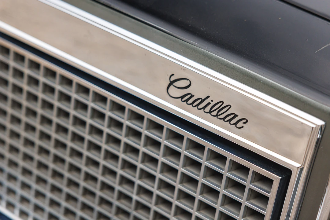 1988 Cadillac Brougham - Image 16 of 31