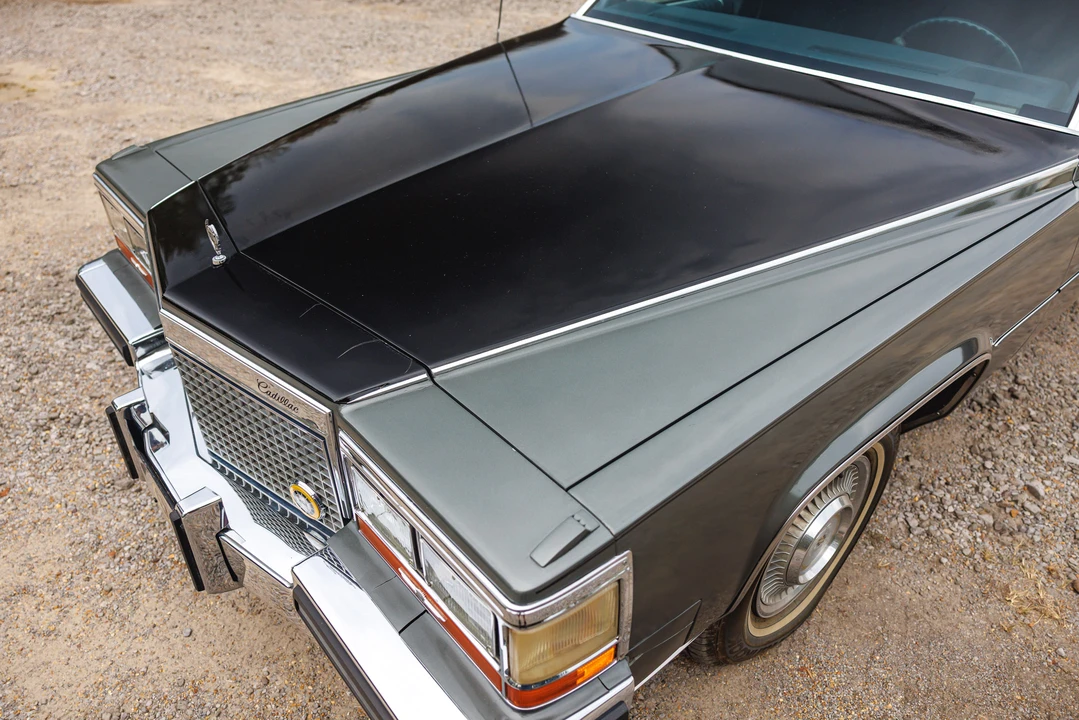 1988 Cadillac Brougham - Image 21 of 31